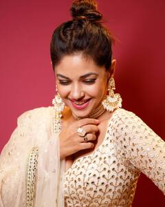 Meera Chopra : प्रियांका चोप्राची बहीण मीरा वयाच्या ४०व्या वर्षी करतेय लग्न, लग्नपत्रिका व्हायरल!