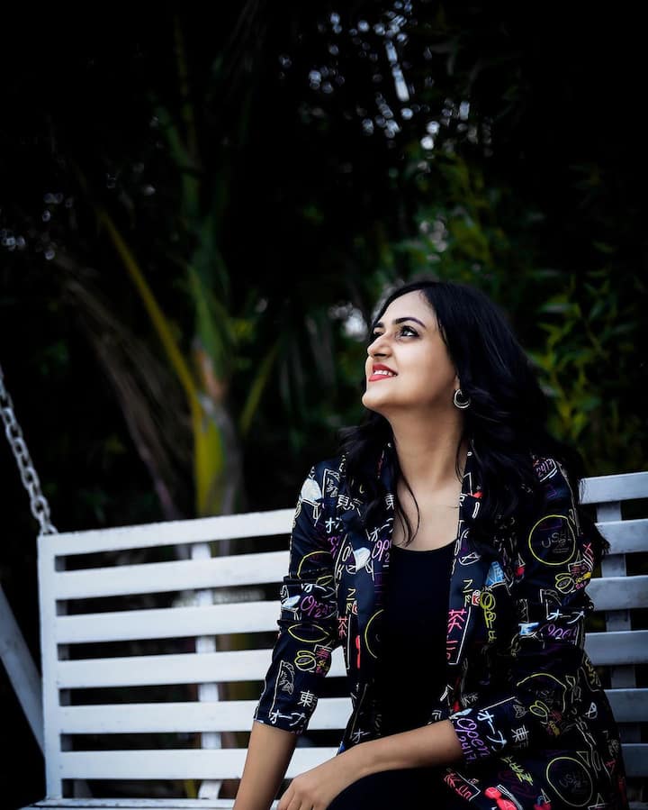 Singer Harika Married Soon: సింగర్ హారిక నారాయణ్‌ త్వరలో పెళ్లి పీటలు ఎక్కబోతుంది. ప్రియుడితో సైలెంట్‌గా ప్రియుడితో నిశ్చితార్థం చేసుకున్నట్టు ఆలస్యంగా ప్రకటన ఇచ్చింది.