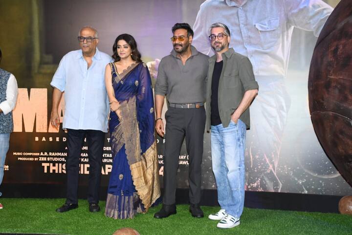 আজ মুম্বইয়ের অনুষ্ঠানে হাজির ছিলেন গোটা টিমই। পর্দার ফুটবল টিমের সঙ্গে রঙ মিলিয়ে পোশাক পরে এসেছিলেন অজয় দেবগণ।