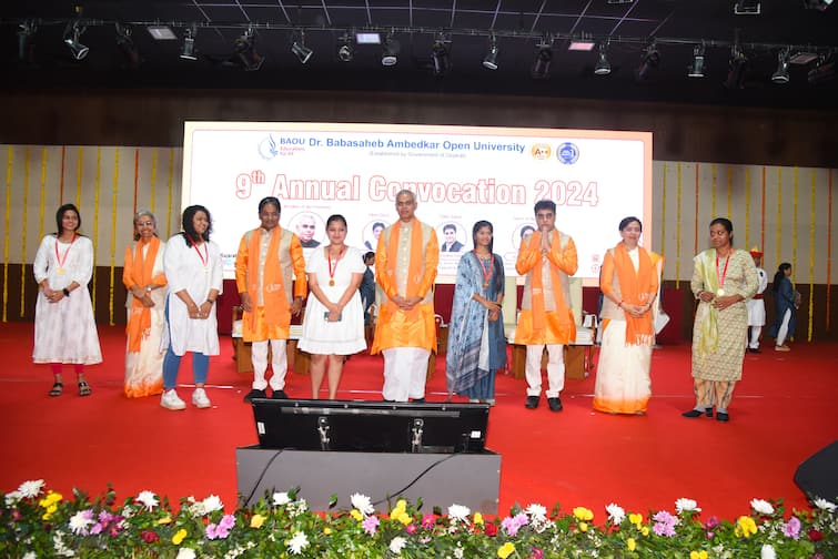 The ninth graduation ceremony of Babasaheb Ambedkar Open University was held Ahmedabad:  બાબાસાહેબ આંબેડકર ઓપન યુનિવર્સિટીના પદવીદાન સમારોહમાં જોવા મળ્યો નારી શક્તિનો જલવો