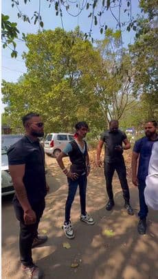 ਡੌਲੀ ਚਾਹ ਵਾਲੇ ਨੂੰ ਰੱਖਣੇ ਪਏ ਬਾਊਂਸਰ, ਸੁਰੱਖਿਆ ਦੇ ਵਿਚਕਾਰ ਵੇਚ ਰਿਹਾ ਚਾਹ