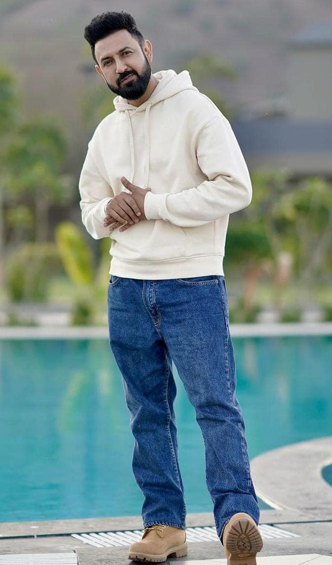 ਗਿੱਪੀ ਗਰੇਵਾਲ ਦਾ ਅਸਲ ਨਾਮ ਰੁਪਿੰਦਰ ਸਿੰਘ ਗਰੇਵਾਲ ਹੈ।