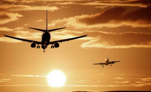 ਹਾਲਾਂਕਿ, ਅੰਤਰਰਾਸ਼ਟਰੀ ਯਾਤਰਾ ਦੇ ਨਿਯਮ ਵੱਖਰੇ ਹਨ। ਜੇਕਰ ਤੁਸੀਂ ਦੇਸ਼ ਤੋਂ ਬਾਹਰ ਯਾਤਰਾ 'ਤੇ ਜਾ ਰਹੇ ਹੋ, ਤਾਂ ਤੁਸੀਂ ਭੂਟਾਨ ਅਤੇ ਨੇਪਾਲ ਤੋਂ ਇਲਾਵਾ ਕਿਸੇ ਵੀ ਦੇਸ਼ ਲਈ ਉਡਾਣ ਭਰਦੇ ਸਮੇਂ 3 ਹਜ਼ਾਰ ਡਾਲਰ ਤੱਕ ਦੀ ਕਰੰਸੀ ਲੈ ਕੇ ਜਾ ਸਕਦੇ ਹੋ।