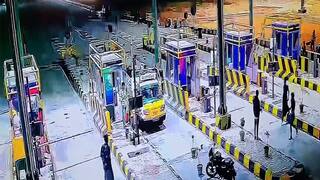 சுங்கக் கட்டணம் வசூலிப்பதில் வாக்குவாதம்; சுங்கச்சாவடியை அடித்து உடைத்த  கும்பல் - நத்தம் அருகே பரபரப்பு