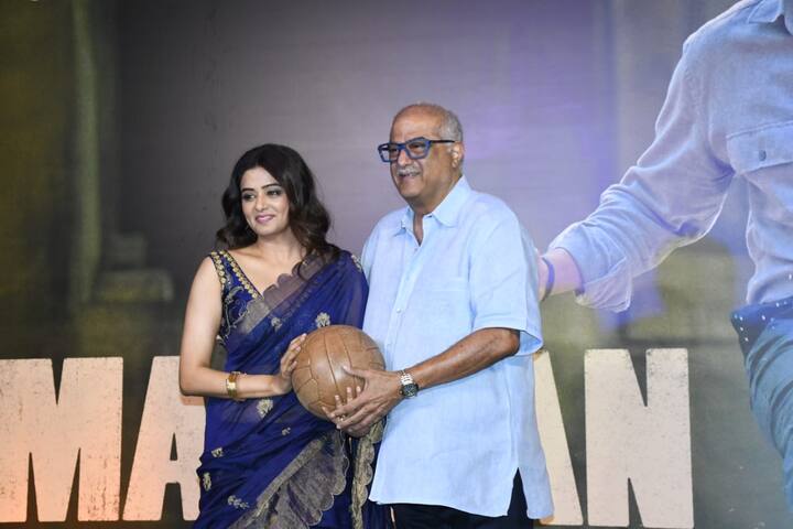 জিও স্টুডিওজ়ের প্রযোজনায় ‘ময়দান’ তৈরি হয়েছে। বনি কপূর, অরুণাভ জয় সেনগুপ্ত, আকাশ চাওলার প্রযোজনায় তৈরি হচ্ছে এই ছবি। এই ছবির মিউজিকের দায়িত্বে রয়েছেন এ আর রহমান।