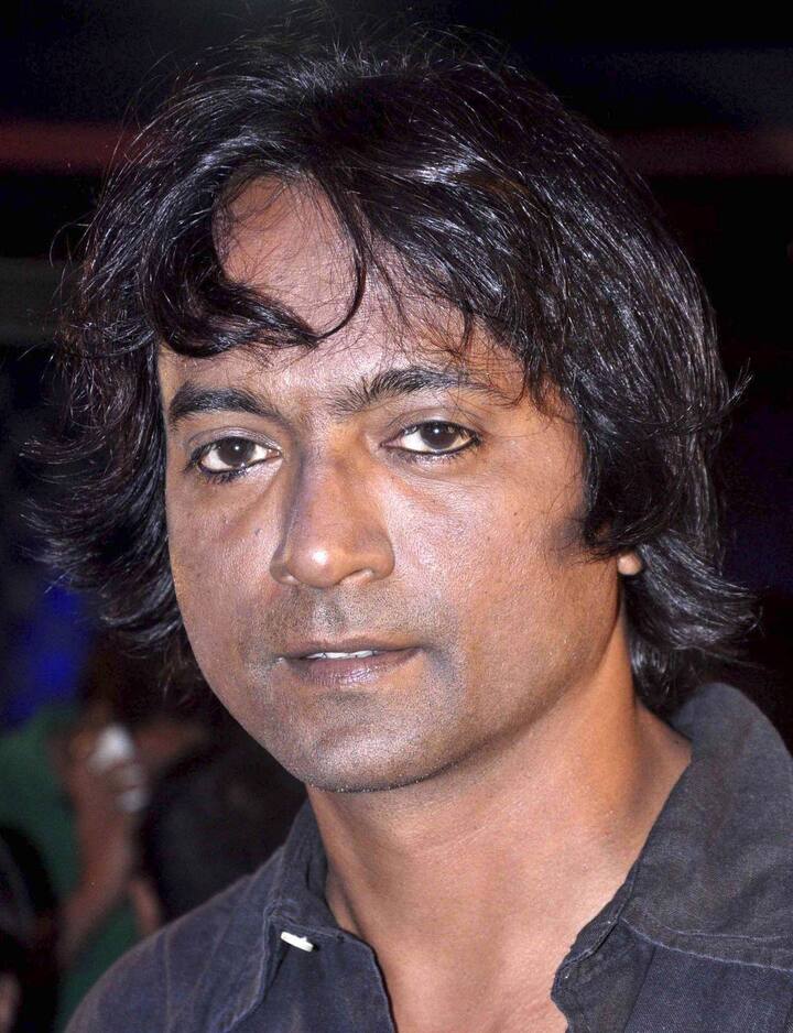 प्रशांत नारायणन – इमरान हाशमी की फिल्म ‘मर्डर 2’ में प्रशांत नारायणन एक साइको ट्रांसजेंडर बने थे. उनका रोल इतना खूंखार था कि हर किसी के रोंगटे खड़े हो गए थे. इस रोल ने प्रशांत के करियर को सफलता की उंचाई पर पहुंचा दिया था.