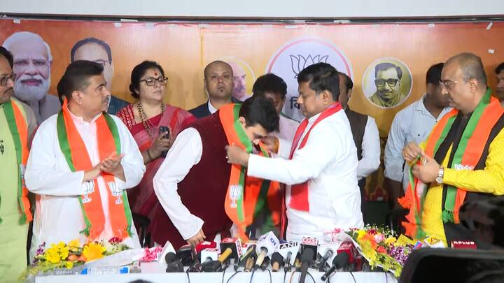 বিচারপতির পদ থেকে সরে এবার রাজনীতির আঙিনায় অভিজিৎ গঙ্গোপাধ্যায়। বিচারপতি থেকে বিজেপি নেতা হয়েই এবার রাজ্য থেকে তৃণমূলকে উৎখাতের হুঙ্কার দিলেন অবসরপ্রাপ্ত বিচারপতি অভিজিৎ গঙ্গোপাধ্য়ায়। আরও চাঁছাছোলা ভাবে।