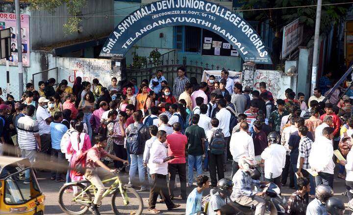 सीबीएसई बोर्ड के आलावा कई राज्यों में नकल को लेकर सख्त सजा का प्रावधान है, उत्तर प्रदेश सरकार ने पिछले साल नकल करने वाले छात्रों पर NSA और गुंडा एक्ट लगाने की बात कही थी.