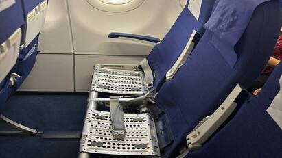 Indigo flight seat damage passaneger ask question indigo reply answers Indigo:  என்னங்க இது? தகர நாற்காலி போல விமானத்தில் இருக்கை - இண்டிகோ பயணிகள் அதிர்ச்சி