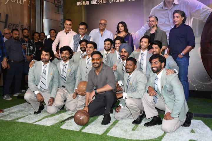 গোটা ট্রেলার জুড়েই, এক ফুটবল কোচের ভূমিকায় নজর কাড়লেন অজয় দেবগণ (Ajay Devgan)। আজ ট্রেলার মুক্তিতে হাজির ছিল গোটা টিমই।