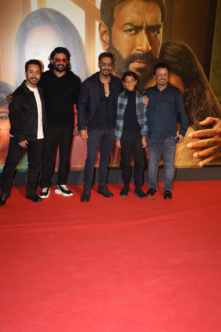 Ajay Devgn, R Madhavan pose for the photos. (All images: Manav Manglani)