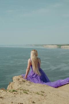 Women's Day 2024: बैंगनी रंग कैसे बन गया महिला दिवस का प्रतीक और क्या हैं इसके मायने?