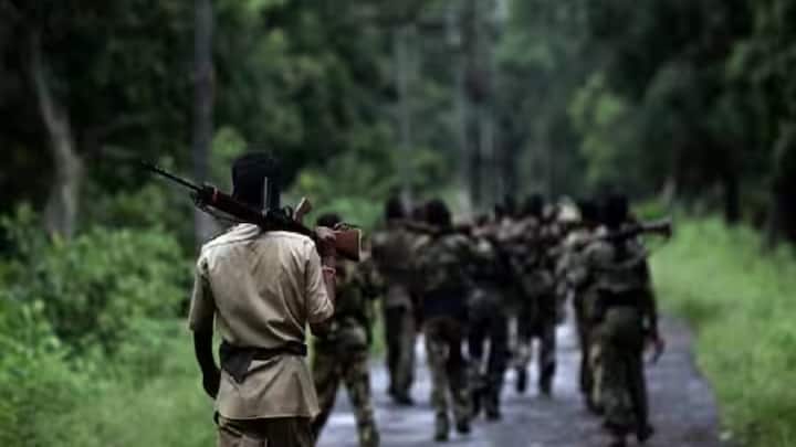 Gadchiroli Chhattisgarh Naxal Attack Massive encounter between police and Naxalites twelwe Naxalites killed large number of automatic weapons seized marathi news Naxal Attack : पोलीस आणि सुरक्षा दलाची मोठी कारवाई, 12 नक्षलवादी ठार; मोठ्या संख्येनं स्वयंचलित शस्त्रास्त्र जप्त