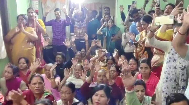 काशी विश्वनाथ मंदिर के पूर्व महंत पंडित कुलपति तिवारी का आवास विवाह उत्सव से जुड़े कार्यक्रमों का साक्षी बनता है.