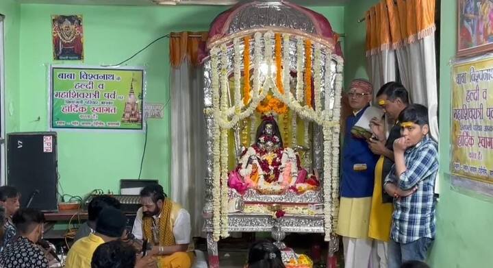 बसंत पंचमी से काशी पुराधिपति का विवाह उत्सव शुरू हो जाता है. श्रद्धालु कार्यक्रम विधि विधान से करते हैं. तिलकोत्सव के रूप में भी बाबा विश्वनाथ का विवाह उत्सव मनाया जाता है.