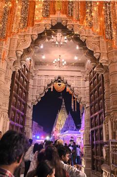 IN Pics:  महाशिवरात्रि की पूर्व संध्या पर सजा काशी विश्वनाथ धाम, देखें बाबा के धाम की अद्भुत तस्वीरें