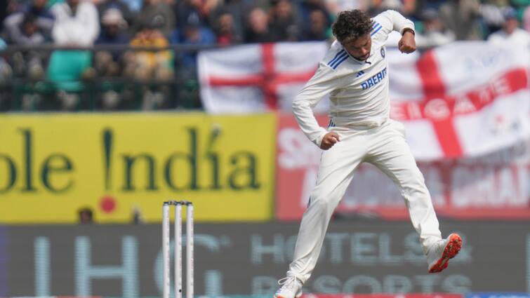 Kuldeep Yadav ball gets 10.9 degrees turn that bowled England's Zak Crawley watch IND vs ENG 5th Test IND vs ENG: ऑफ स्टंप के बाहर टप्पा, लेग स्टंप बना शिकार...कुलदीप की गेंद में दिखा 10.9 डिग्री टर्न