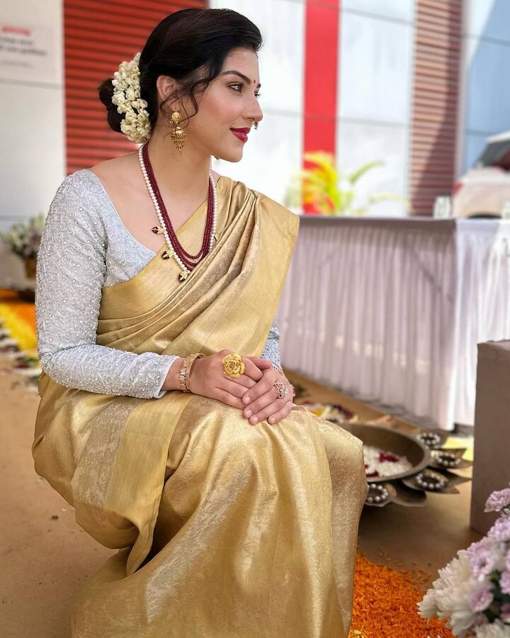 ఒక్కో సినిమాకు ఒక్కో రకమైన క్యారెక్టర్ చేస్తూ తన టాలెంట్ ను నిరూపించుకునే ప్రయత్నం చేసింది మెహ్రీన్. ఇప్పటికీ తన నటన విషయంలో జాగ్రత్తలు తీసుకుంటుంది మెహ్రీన్.(Image Source : Instagram/MehreenPirzada)