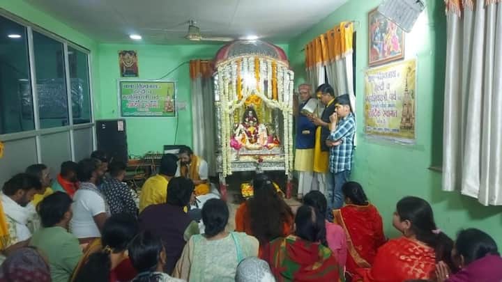 Kashi Vishwanath Wedding Celebration: वाराणसी में बाबा विश्वनाथ का विवाह उत्सव विधि विधान से होता है. काशी विश्वनाथ मंदिर के पूर्व महंत पंडित कुलपति तिवारी का आवास कार्यक्रमों का साक्षी बनता है.
