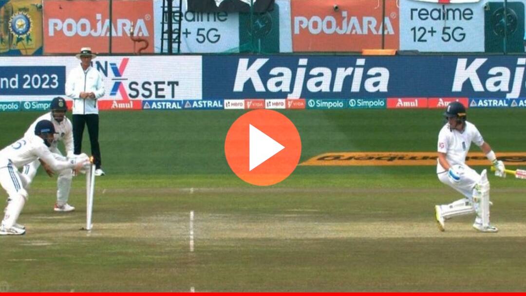 ind s eng dhruv jurel advice kuldeep yadav for ollie pope out dharamshala 5th test ध्रुवनं डाव टाकला, कुलदीपनं जाळं फेकलं, पोपची वाजली पुंगी, पाहा VIDEO 