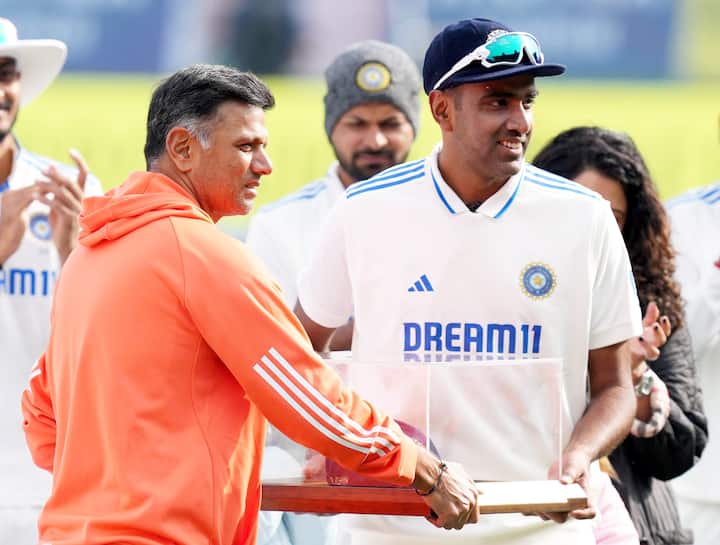 बता दें कि अश्विन ने 2011 में वेस्टइंडीज़ के खिलाफ दिल्ली में खेले गए मुकाबले के ज़रिए टेस्ट डेब्यू किया था. अब तक उन्होंने 99 टेस्ट खेल लिए हैं, जिनकी 187 पारियों में बॉलिंग करते हुए 23.91 की औसत से 507 विकेट चटका लिए हैं.