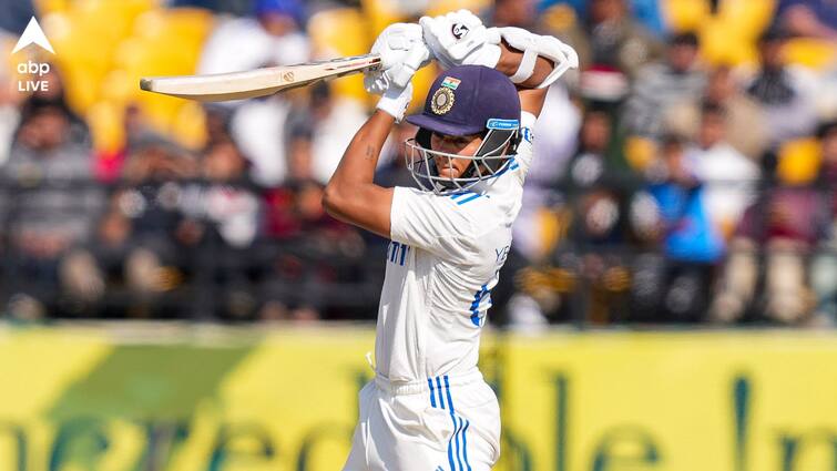 IND vs ENG Day 1 Highlights India trailing by 83 runs with 9 wickets in hand at Dharamshala Test against England IND vs ENG Day 1 Highlights: স্পিনারদের ভেল্কির পর রোহিত-যশস্বীর ব্যাটে ঝড়, ইংল্যান্ডের চেয়ে মাত্র ৮৩ রানে পিছিয়ে ভারত