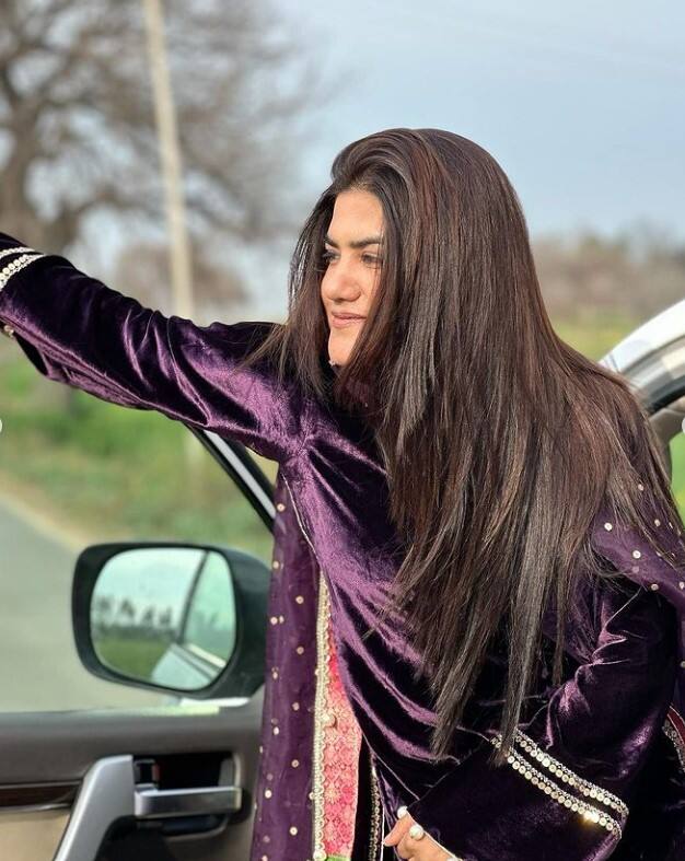 ਵਰਕਫਰੰਟ ਦੀ ਗੱਲ ਕਰਿਏ ਤਾਂ ਹਾਲ ਹੀ ਵਿੱਚ ਗੀਤ ਜਸਟ ਅਸ ਰਿਲੀਜ਼ ਹੋਇਆ ਹੈ। ਜਿਸ ਨੂੰ ਪ੍ਰਸ਼ੰਸਕਾਂ ਵੱਲੋਂ ਬੇਹੱਦ ਪਸੰਦ ਕੀਤਾ ਜਾ ਰਿਹਾ ਹੈ।