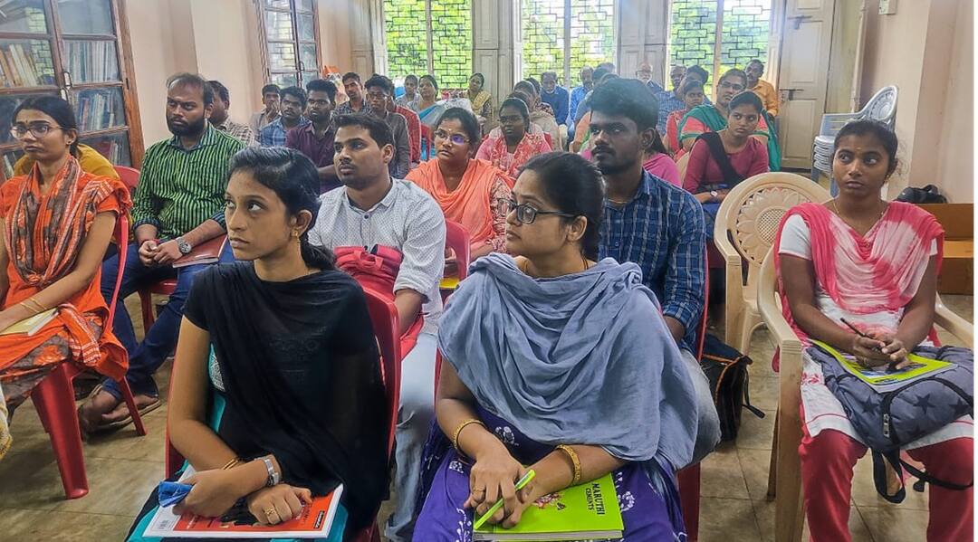 NEET Coaching: அரசுப்பள்ளி மாணவர்களுக்கு மார்ச் 25 முதல் மே 2 வரை நீட் பயிற்சி; 2 வேளை உணவு, பேருந்து கட்டணம் அளிப்பு!