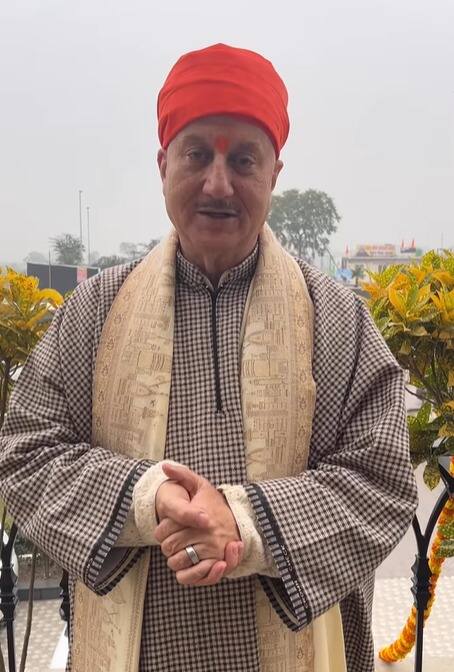 वहीं बॉलीवुड के दिग्गज कलाकार अनुपम खेर ने भी शिवरात्रि की बधाइयां दी हैं. उन्होंने अपने इंस्टाग्राम अकाउंट पर शिव भगवान की फोटो शेयर कर सभी को हार्दिक शुभकामाएं दी हैं.