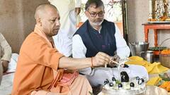 Mahashivratri 2024: गोरखनाथ मंदिर में महाशिवरात्रि पर आराधना लीन दिखे सीएम योगी, तस्वीरों में रुद्राभिषेक करते आए नजर