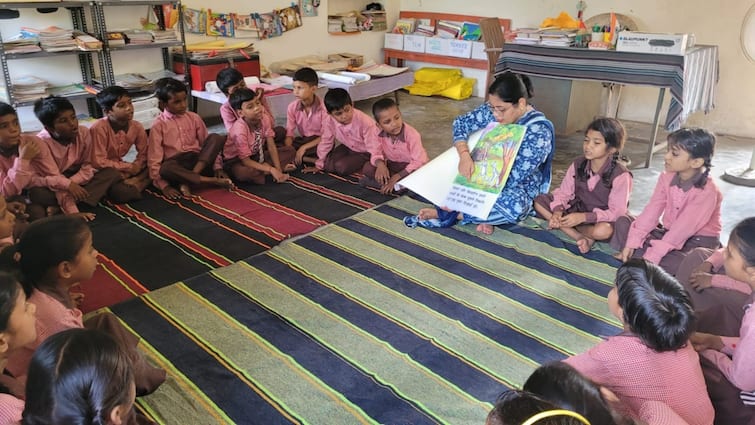 Shweta Singh female teacher from Gorakhpur changed the picture of government school ann UP News: गोरखपुर की इस टीचर ने बदली सरकारी स्कूल की तस्वीर, फिल्म तारे जमीं पर से मिली प्रेरणा