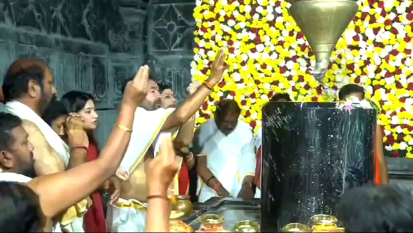 Sivaratri Celebrations: తెలుగు రాష్ట్రాల్లో శివరాత్రి శోభ - ఆలయాలకు పోటెత్తిన భక్తులు