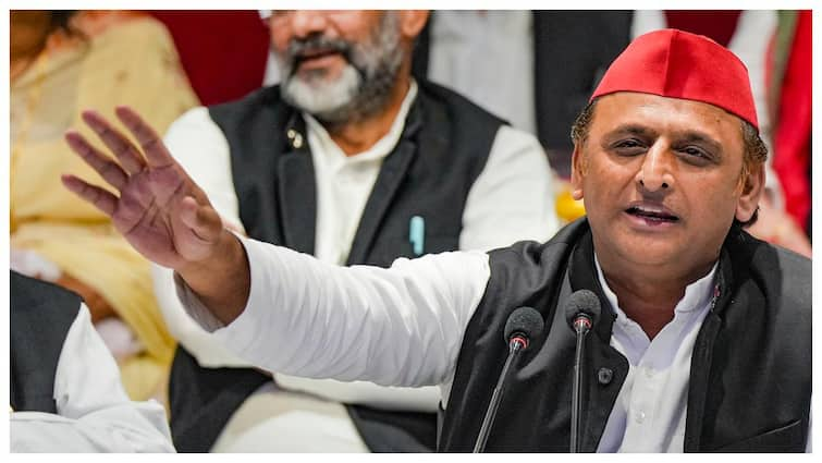 Akhilesh Yadav said BJP enemy country UP preparation close Sanskrit schools along madrasa ann 'यूपी में मदरसों के साथ संस्कृत विद्यालय बंद करने की तैयारी' अखिलेश यादव ने कहा- BJP देश की दुशमन,