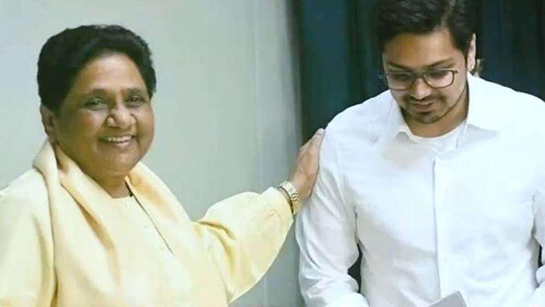 UP Politics Akash Anand gave a political message by sharing his video with Mayawati Kanshi Ram was also seen मायावती के साथ अपना वीडियो साझा कर आकाश आनंद ने दिया सियासी संदेश, कांशी राम भी आए नजर