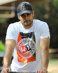 पहले बदला धर्म...अब देश छोड़ने की तैयारी कर रहे 'मधुबाला' एक्टर विवियन डिसेना?