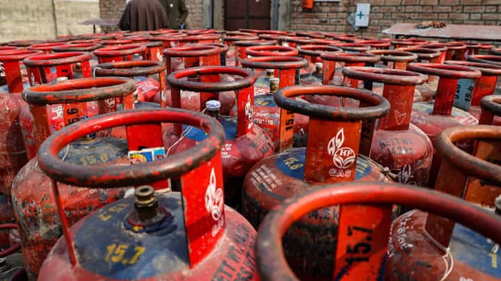 LPG Cylinder Prices Reduced By Rs 100 PM Modi Central Government Lok Sabha Elections 2024 Domestic LPG Gets Rs 100 Price-Cut On Women's Day As PM Modi Highlights Centre's 'Nari Shakti' Focus