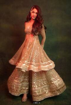 Disha Patani: ਦਿਸ਼ਾ ਪਟਾਨੀ ਅਨਾਰਕਲੀ ਸੂਟ ‘ਚ ਦਿਖਾਇਆ ਗਲੈਮਰਸ ਲੁੱਕ, ਸੋਸ਼ਲ ਮੀਡੀਆ 'ਤੇ ਵਾਇਰਲ ਹੋਈਆਂ ਤਸਵੀਰਾਂ