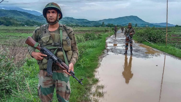 Manipur violence abducted JCO of Indian Army has been rescued safely from Thoubal district Manipur News: मणिपुर में सेना के JCO का रेस्क्यू ऑपरेशन सफल, सुबह घर से उठा ले गए थे किडनैपर