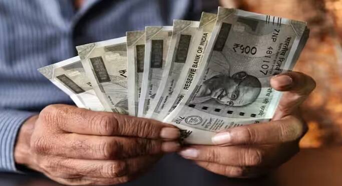 Financial Deadline: માર્ચ મહિનામાં ટેક્સ છૂટથી લઇને ફાસ્ટેગ, સ્મોલ સેવિંગ સ્કીમોમાં રોકાણથી લઇને અન્ય ઘણી નાણાકીય કાર્યોની છેલ્લી તારીખ માર્ચમાં સમાપ્ત થઈ રહી છે.