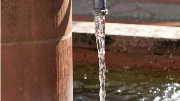 Bengaluru water crisis Karnataka Bans Use Of Drinking Water For Gardening & Construction, Imposes Rs 5,000 Fine Bengaluru Water Crisis: Be Ready To Pay Hefty Fine If You Use Drinking Water For Gardening, Washing Car