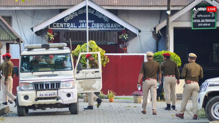 Assam Dibrugarh Central Jail Superintendent Arrested for Helping Waris Punjab De Khalistani Supported Amritpal Singh Amritpal Singh: खालिस्तानी समर्थक अमृतपाल की जेल में कर रहा था मदद, डिब्रूगढ़ का जेलर गिरफ्तार, स्पाई कैम और फोन बरामद
