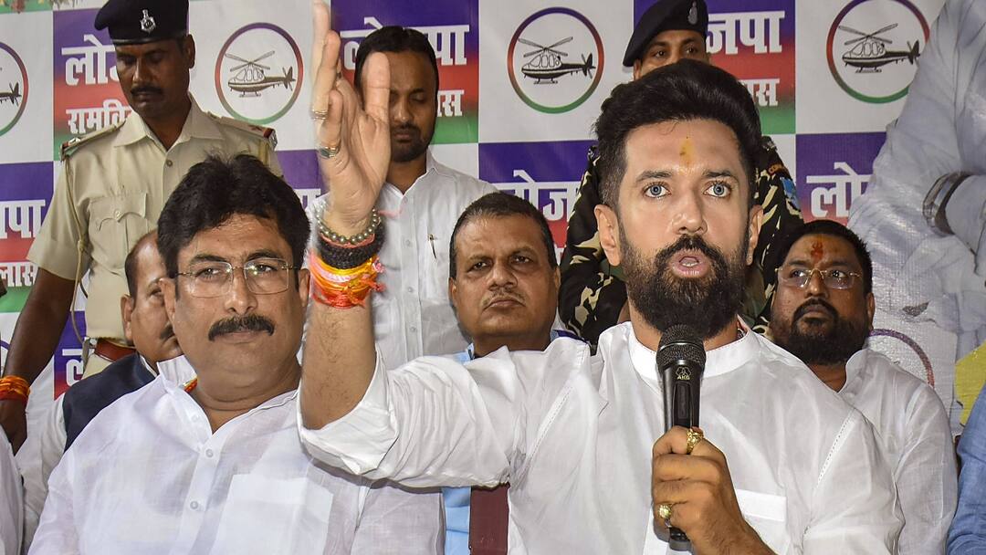 Chirag Paswan: चिराग की पार्टी की 11 सीटों पर तैयारी, 6 की मांग, पीएम मोदी के हनुमान से BJP कैसे करेगी डील? Chirag Paswan party LJP demands six seats in Bihar for Lok Sabha elections 2024 Chirag Paswan: चिराग की पार्टी की 11 सीटों पर तैयारी, 6 की मांग, पीएम मोदी के हनुमान से BJP कैसे करेगी डील?