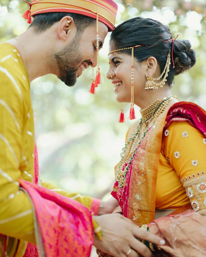 'फ्रेशर्स' या मालिकेच्या माध्यमातून ती प्रेक्षकांच्या भेटीला आली. या मालिकेतून ती घराघरांत पोहोचली. (photo:/khwabeeda_amruta/ig)