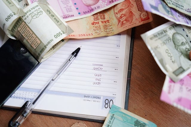 अगर किसी बैंक में आपके साथ ऐसा होता है तो आप इसकी शिकायत टोल फ्री नंबर 14448 पर कर सकते हैं.