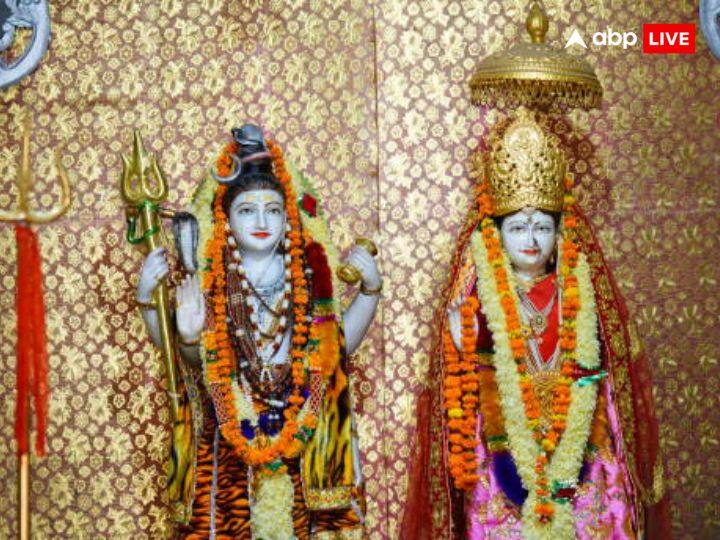 हिंदू धर्म में महाशिवरात्रि का बहुत महत्व है. महाशिवरात्रि का महापर्व साल 2025 में किस दिन मनाया जाएगा. आइये जानते हैं.