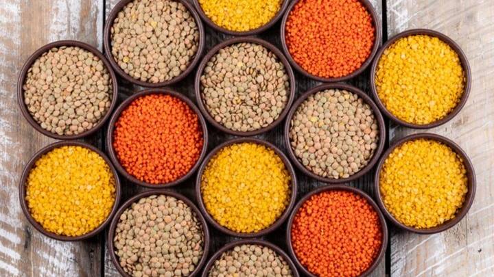 खराब खानपान और मोटापा भी डायबिटीज की एक बड़ी वजह है. जिन लोगों को शुगर की बीमारी एक बार होती है वह पूरी तरह से खत्म को शायद ही होती होगी. जिन्हें शुगर की बीमारी होती है उन्हें अपने खानपान का विशेष ध्यान रखना चाहिए.