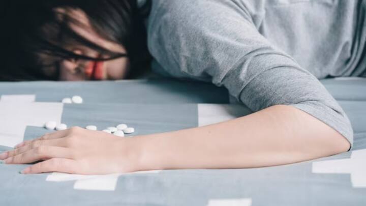 नकली दवा खाने से इंसान की तबीयत खराब हो सकती है. यही नहीं कई निकली दवाएं इतनी हानिकारक होती है कि जिससे जान पर भी बन आती हैं.