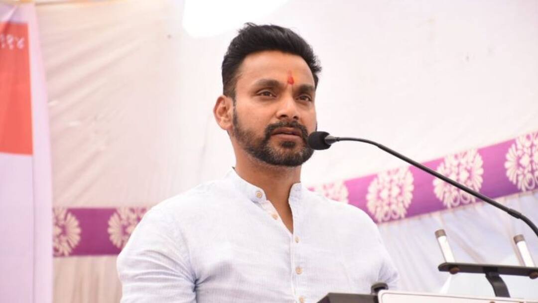 mp Dhairyasheel Mane as much development as was not done in 10 years was done in two years Dhairyasheel Mane : जिथं विकास तिथं धैर्यशील, 10 वर्षात जितका विकास झाला नाही तेवढा विकास दोन वर्षात केला : धैर्यशील माने