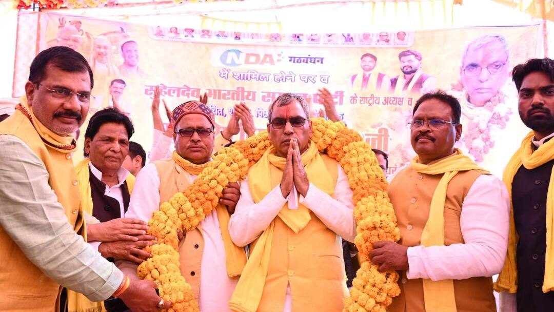 up politics Arun Rajbhar told why OP Rajbhar gave the Peela gamcha statement made a big claim अरुन राजभर ने बताई ओपी राजभर ने क्यों दिया 'पीला गमछे' वाला बयान, किया बड़ा दावा