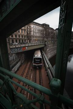 बुलेट ट्रेन के एक डिब्बे की कितनी होती है कीमत?